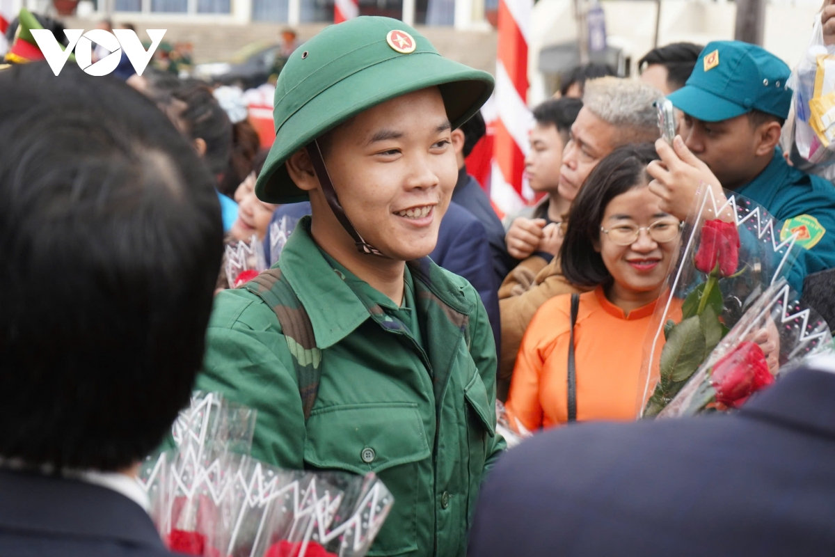 nhieu cam xuc trong ngay hoi tong quan tai khu vuc phong thu so 3 ha noi hinh anh 12