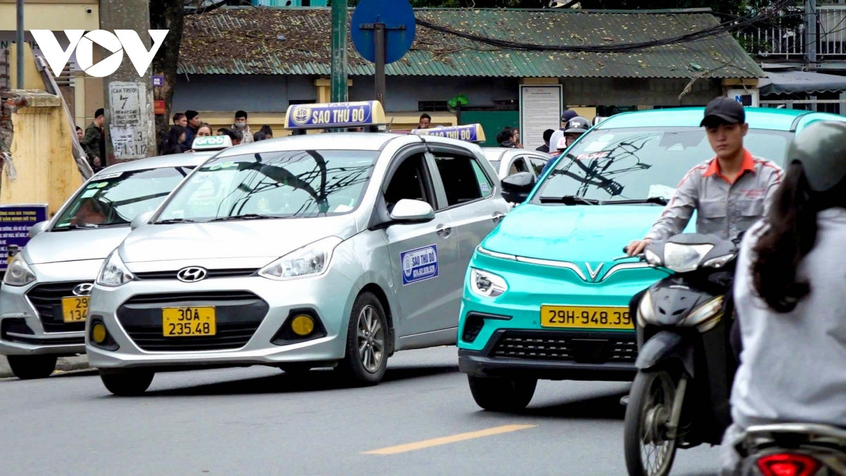 ha noi chuyen taxi xang sang xe dien tai xe ung ho nhung con nhieu tran tro hinh anh 4