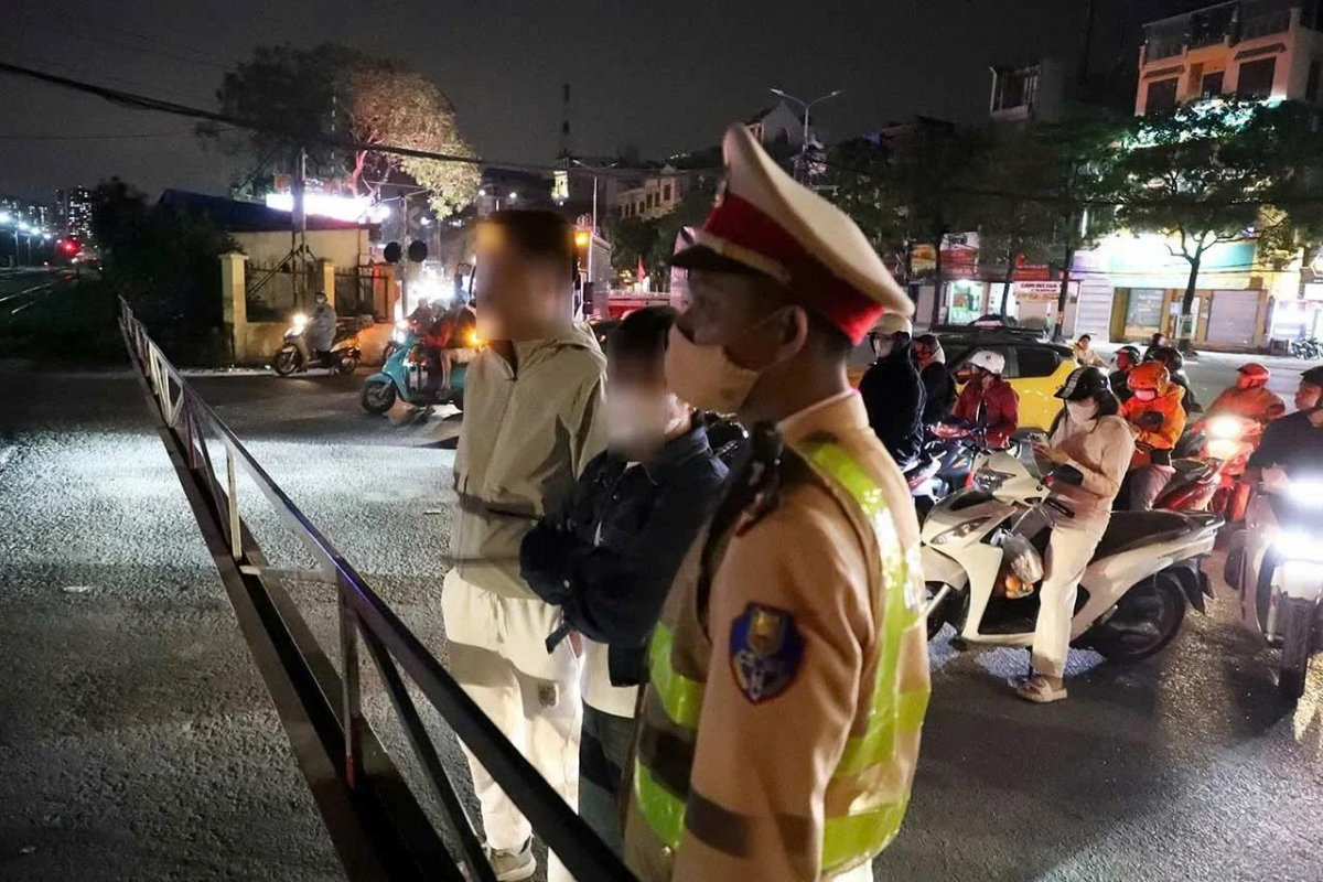 hà nội quyết liệt xử lý hành vi cố tình vượt gác chắn đường sắt hình ảnh 1 ha noi quyet liet xu ly hanh vi co tinh vuot gac chan duong sat hinh anh 1