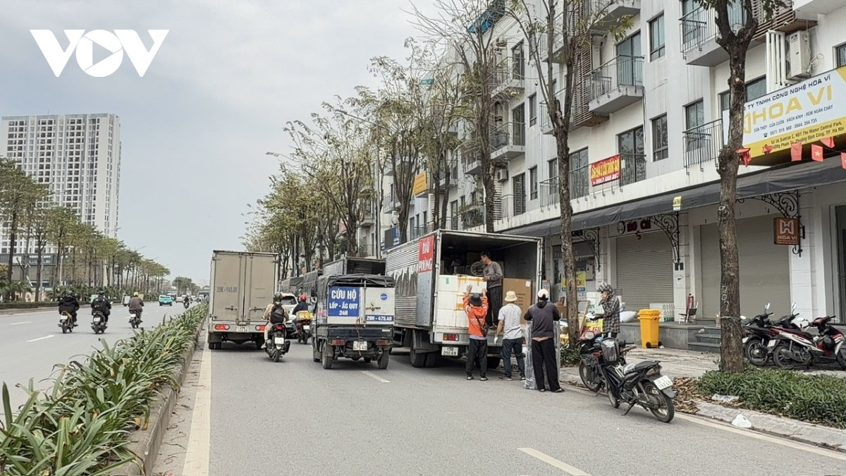 xu ly bat coc bo dia , xe tai ha noi lai lap ben tren duong nhu nam moc sau mua hinh anh 10