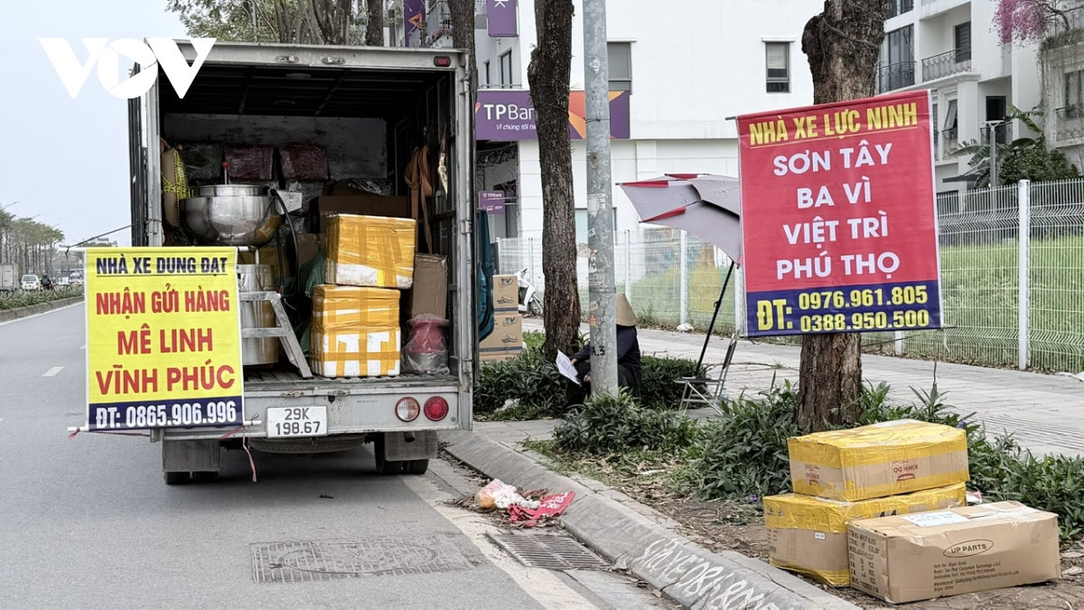 xu ly bat coc bo dia , xe tai ha noi lai lap ben tren duong nhu nam moc sau mua hinh anh 2