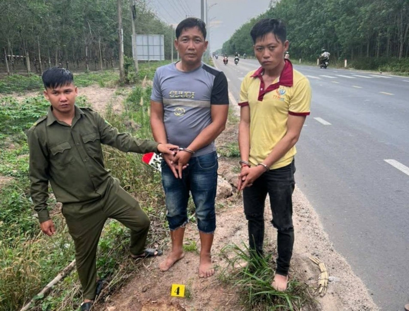 bắt giữ hai con nghiện chuyên cắt trộm dây cáp điện hình ảnh 1 bat giu hai con nghien chuyen cat trom day cap dien hinh anh 1