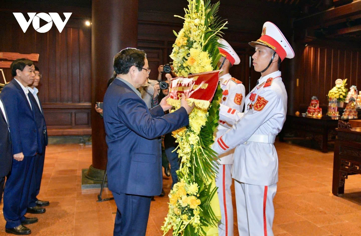 thu tuong dang huong tuong niem bac ho va cac anh hung liet si tai Dien bien hinh anh 7