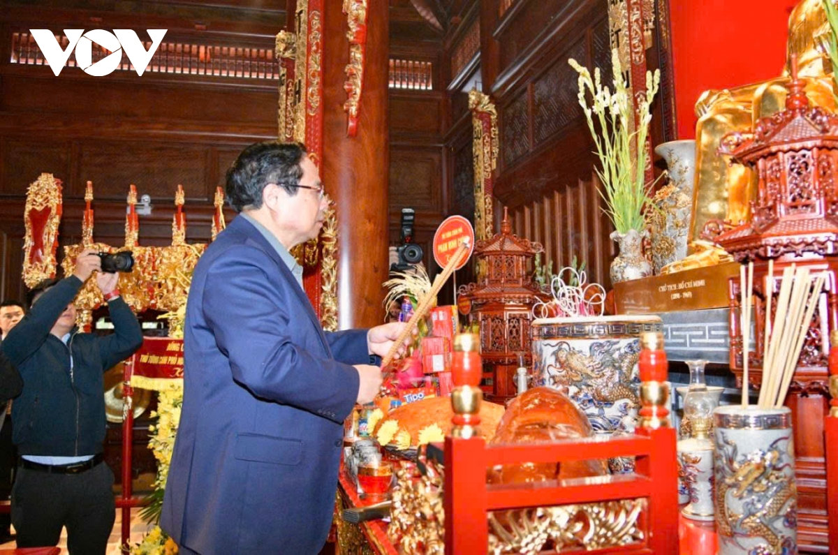 thu tuong dang huong tuong niem bac ho va cac anh hung liet si tai Dien bien hinh anh 5