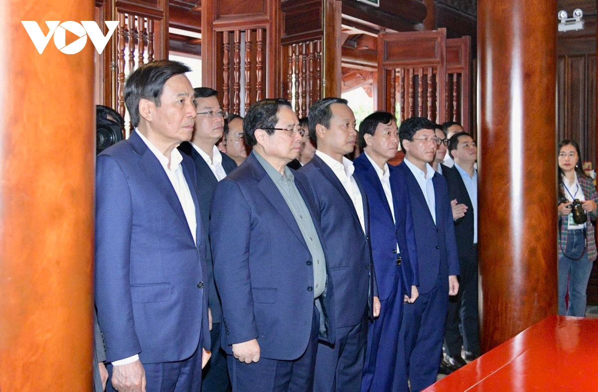 thu tuong dang huong tuong niem bac ho va cac anh hung liet si tai Dien bien hinh anh 4