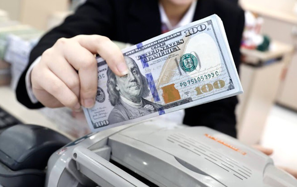 Giá USD tăng kịch trần. (Ảnh minh họa).
