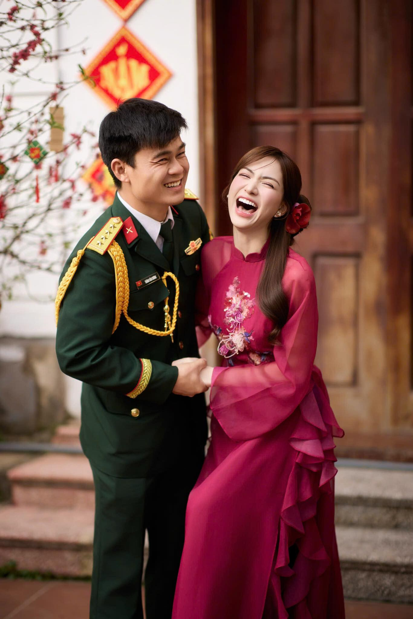 Hoà Minzy và chồng sắp cưới Thăng Văn Cương.