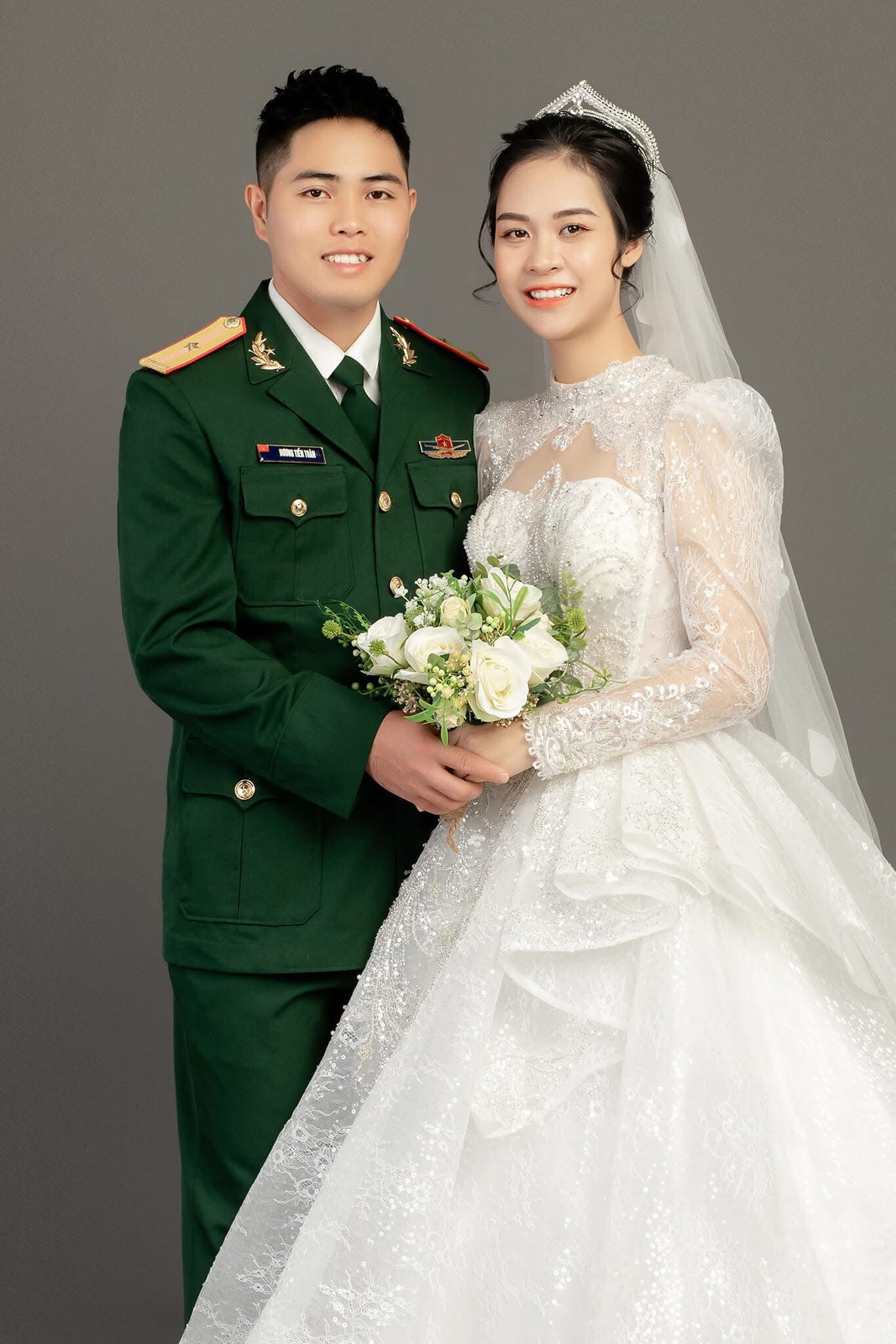 Cặp đôi Toàn Tuti và Ong Hà.