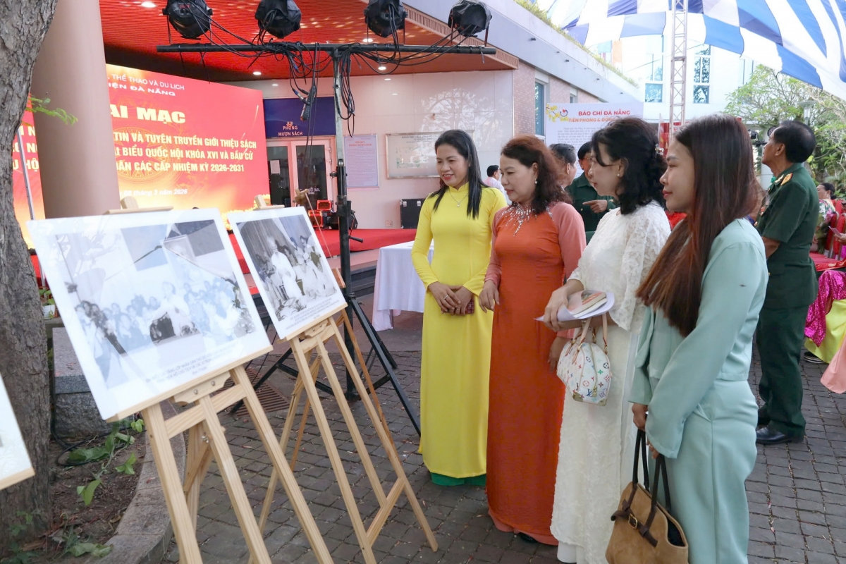 Đà nẵng trưng bày tài liệu về thành tựu của quốc hội việt nam, chào mừng bầu cử hình ảnh 1 Da nang trung bay tai lieu ve thanh tuu cua quoc hoi viet nam, chao mung bau cu hinh anh 1