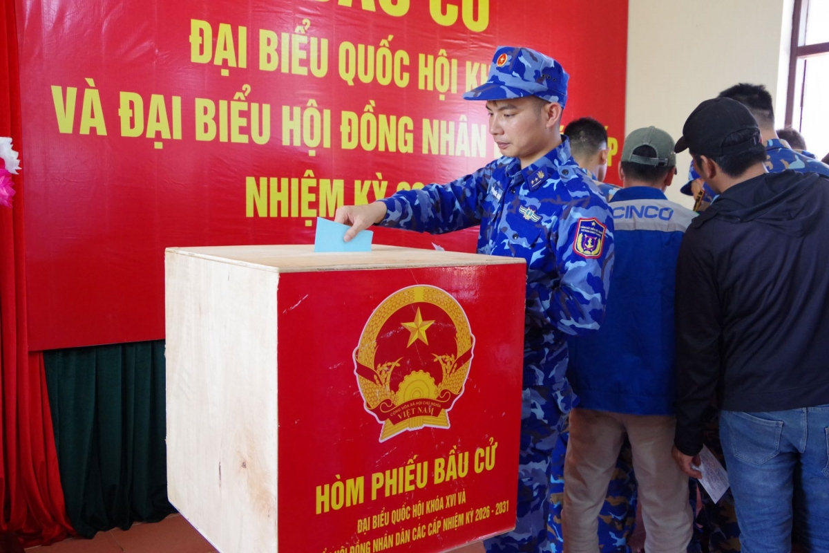 cán bộ, chiến sĩ vùng cảnh sát biển 2 bầu cử sớm tại Đặc khu trường sa hình ảnh 1 can bo, chien si vung canh sat bien 2 bau cu som tai Dac khu truong sa hinh anh 1