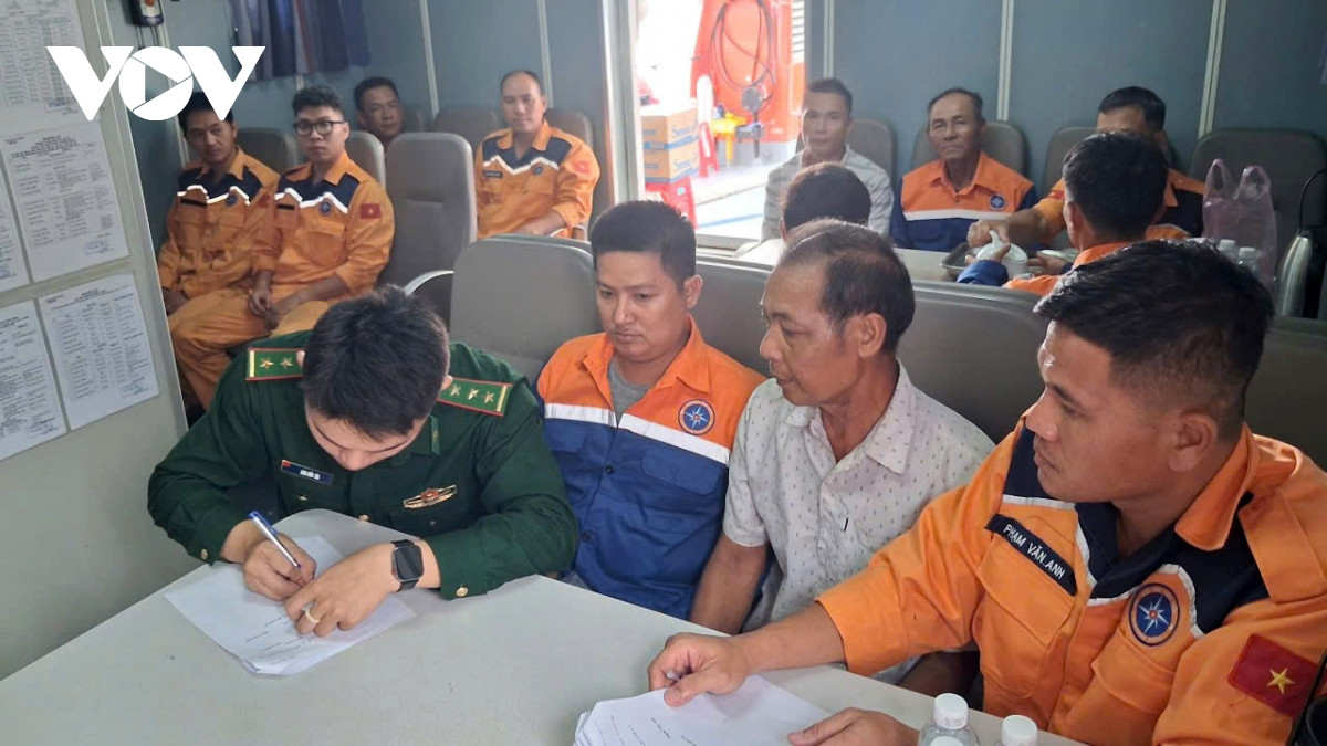 34 ngư dân gặp nạn trên vùng biển ngoài khơi tỉnh khánh hòa hình ảnh 3 34 ngu dan gap nan tren vung bien ngoai khoi tinh khanh hoa hinh anh 3