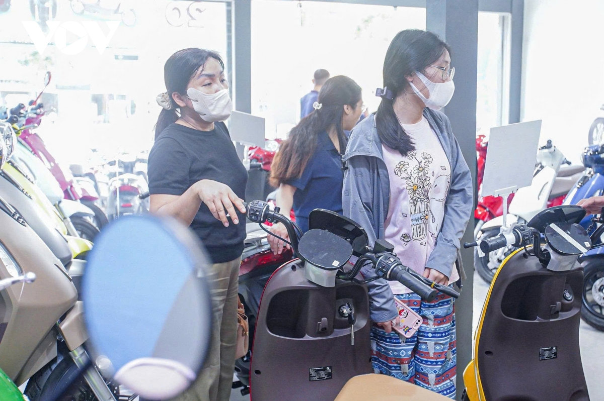 giá xăng tăng, người tiêu dùng có khuynh hướng đảo chiều sang sử dụng xe điện hình ảnh 2 gia xang tang, nguoi tieu dung co khuynh huong dao chieu sang su dung xe dien hinh anh 2