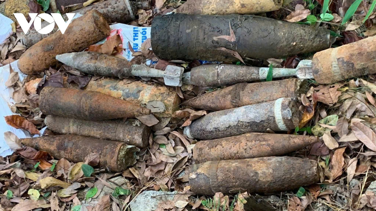phát hiện bom nặng hơn 100kg trong khi đào đất làm vườn hình ảnh 1 phat hien bom nang hon 100kg trong khi dao dat lam vuon hinh anh 1