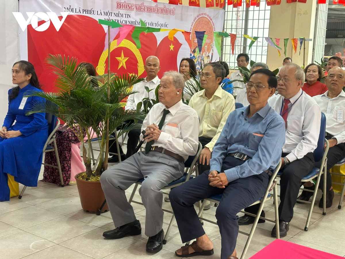 cu tri dac biet tu cang va cau chuyen bau cu nam 1946 den nay hinh anh 2