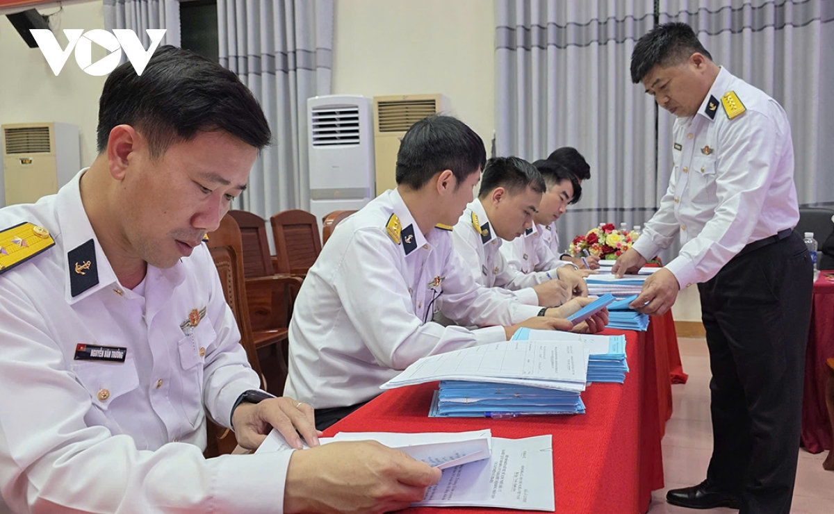100 cán bộ, chiến sĩ vùng 3 hải quân tham gia ngày hội toàn dân hình ảnh 3 100 can bo, chien si vung 3 hai quan tham gia ngay hoi toan dan hinh anh 3