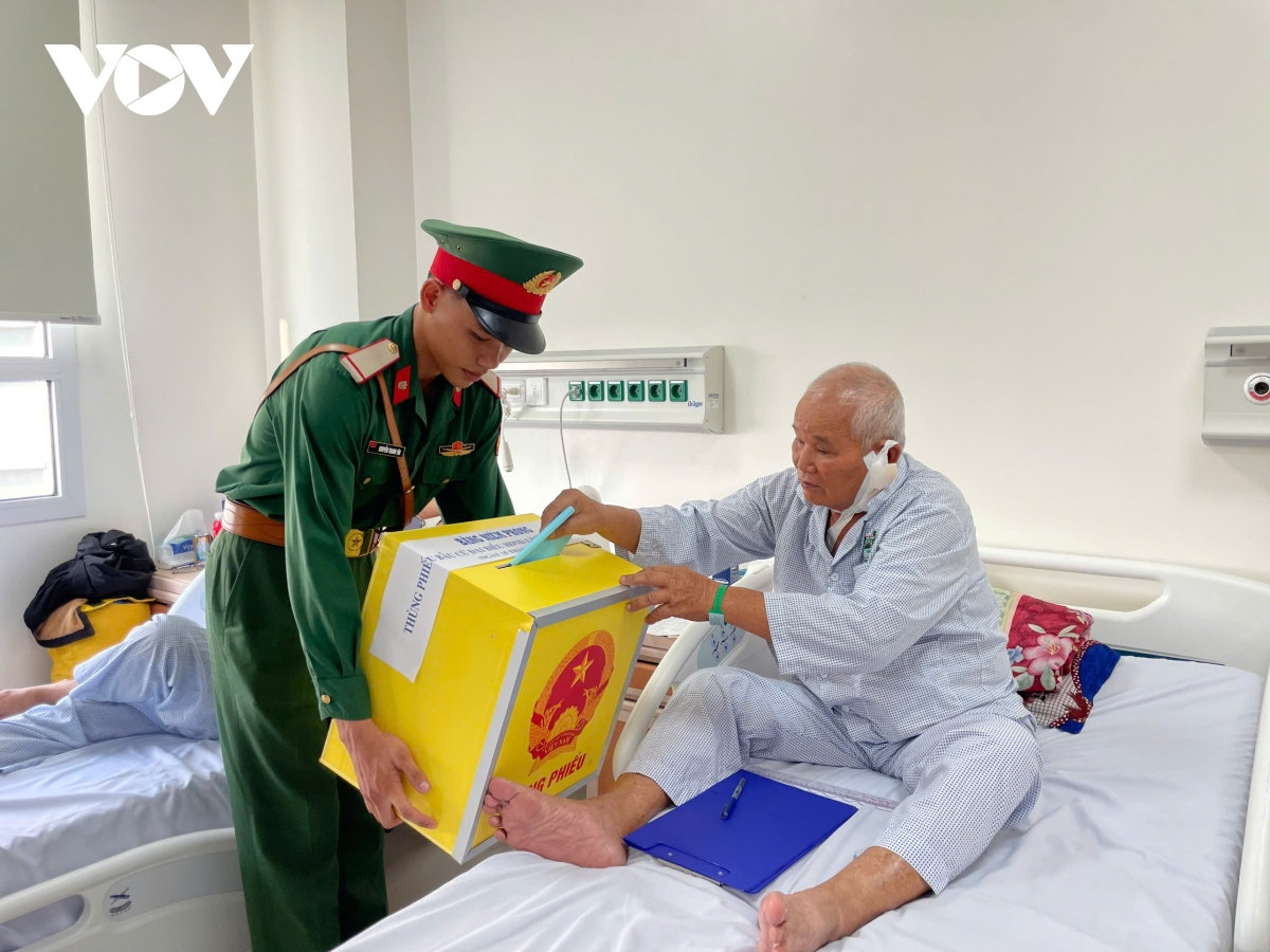 bau cu tai tp.hcm nhung la phieu dac biet tu benh vien va cu tri khuyet tat hinh anh 1
