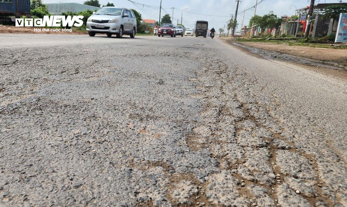 Dự án cải tạo, nâng cấp Quốc lộ 14B có chiều dài hơn 7,5km, triển khai trên địa bàn 3 xã: Bà Nà, Hòa Vang và Hòa Tiến (TP Đà Nẵng). Dự án do Sở Xây dựng TP Đà Nẵng làm đại diện chủ đầu tư. Đơn vị thi công là liên danh Công ty CP đầu tư hạ tầng Đông Sơn và Công ty CP tập đoàn Cienco 4. Dự án có tổng mức đầu tư ban đầu là 788 tỷ đồng, sau đó được bổ sung 173 tỷ đồng do phát sinh chi phí đền bù, giải tỏa, nâng tổng mức đầu tư lên 961 tỷ đồng.