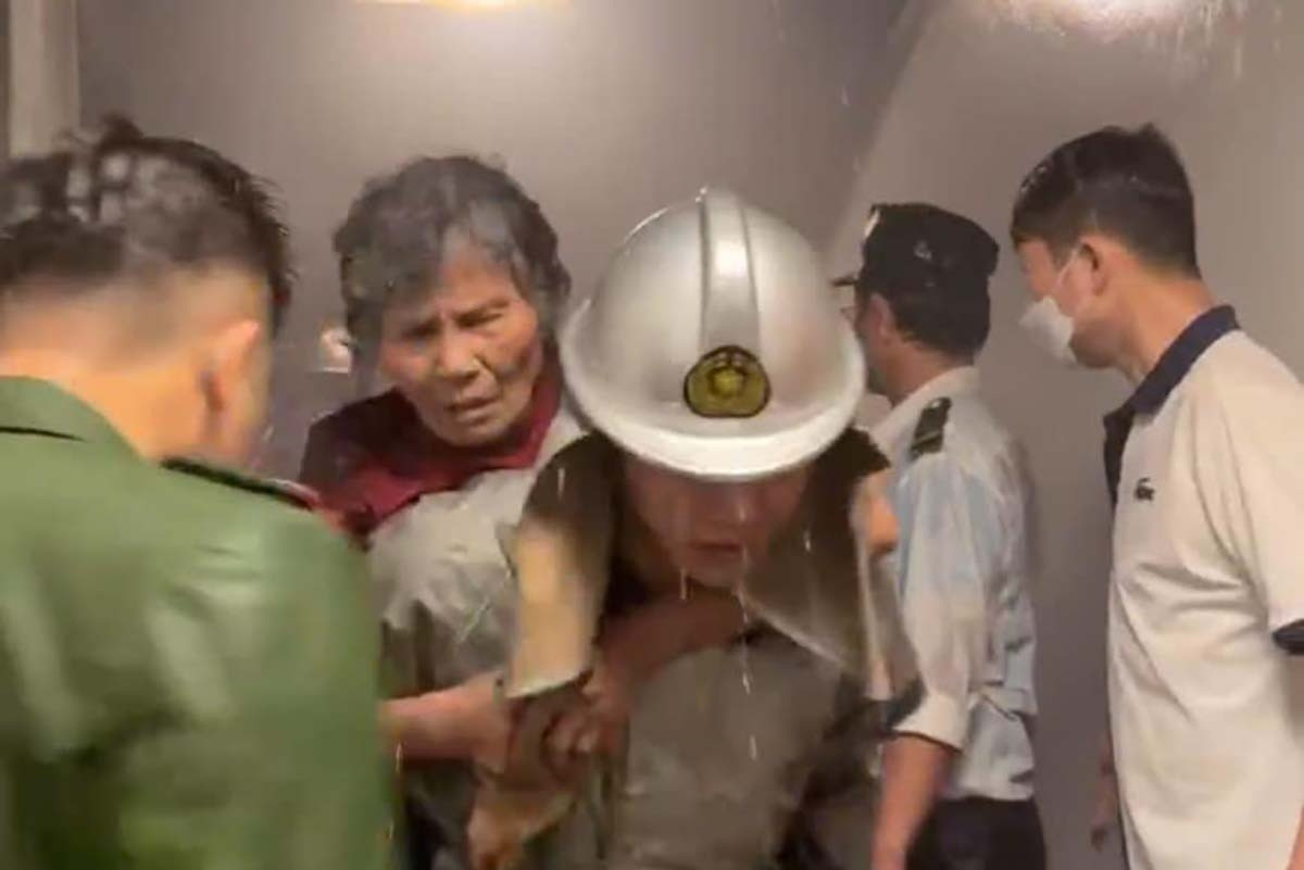 chay can ho tang 9 chung cu ecohome 1, kip thoi cuu 1 cu gia 90 tuoi hinh anh 2