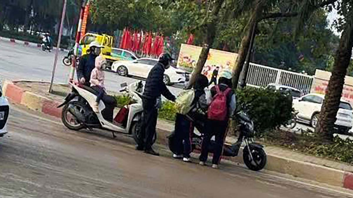 ha noi hang loat nguoi truot nga khi luu thong tren duong to hieu va quang trung hinh anh 4
