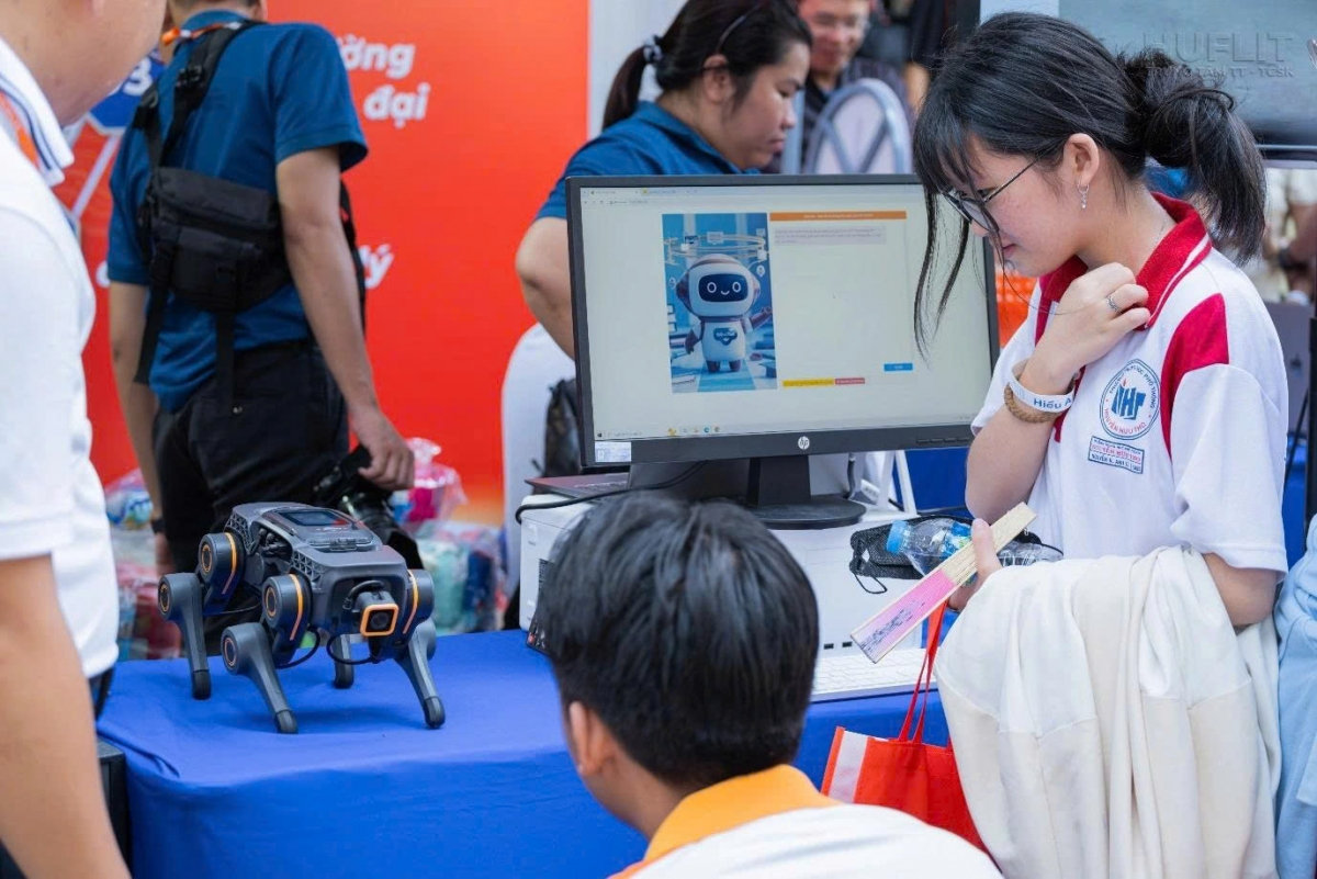học phí đại học tăng mạnh nỗi lo gánh nặng kép của phụ huynh hình ảnh 1 hoc phi dai hoc tang manh noi lo ganh nang kep cua phu huynh hinh anh 1