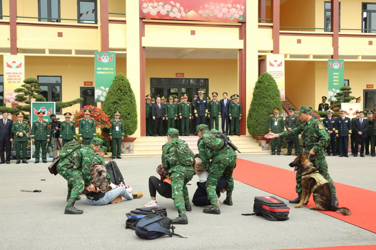 viet nam - trung quoc tang cuong doan ket, huong toi phat trien ben vung hinh anh 6