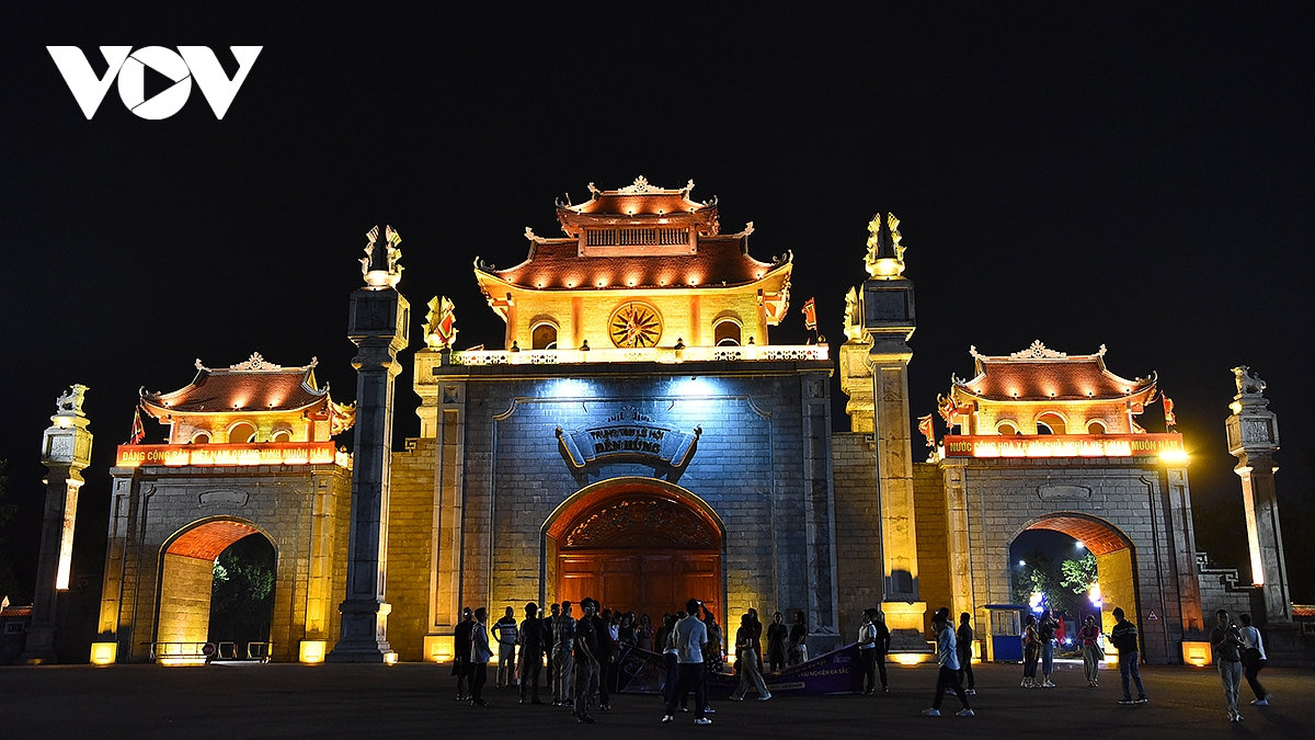 phu tho gioi thieu tour du lich dem doc dao Den hung lung linh nguon coi hinh anh 2