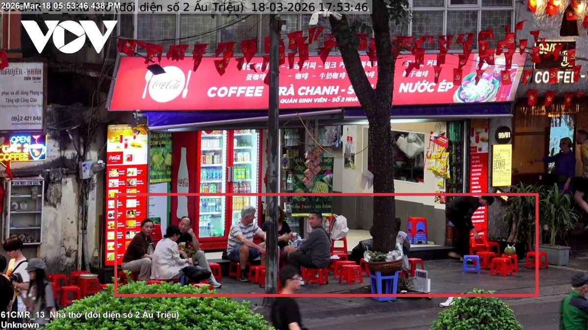 cong an ha noi phat nguoi gan 400 dia diem vi pham trat tu do thi trong mot ngay hinh anh 4