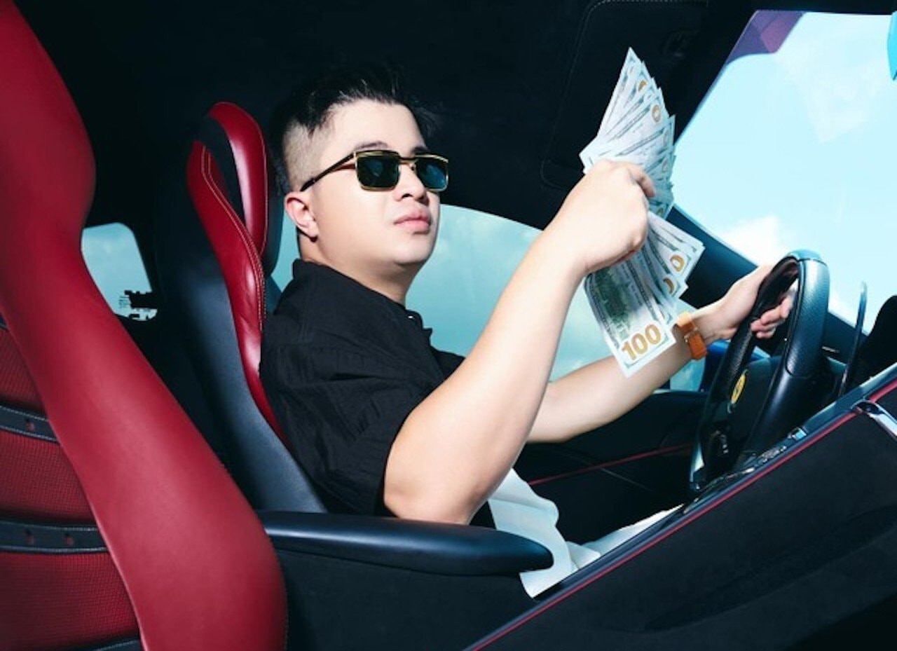 Phó Đức Nam (Mr Pips) thường khoe cuộc sống xa hoa để 