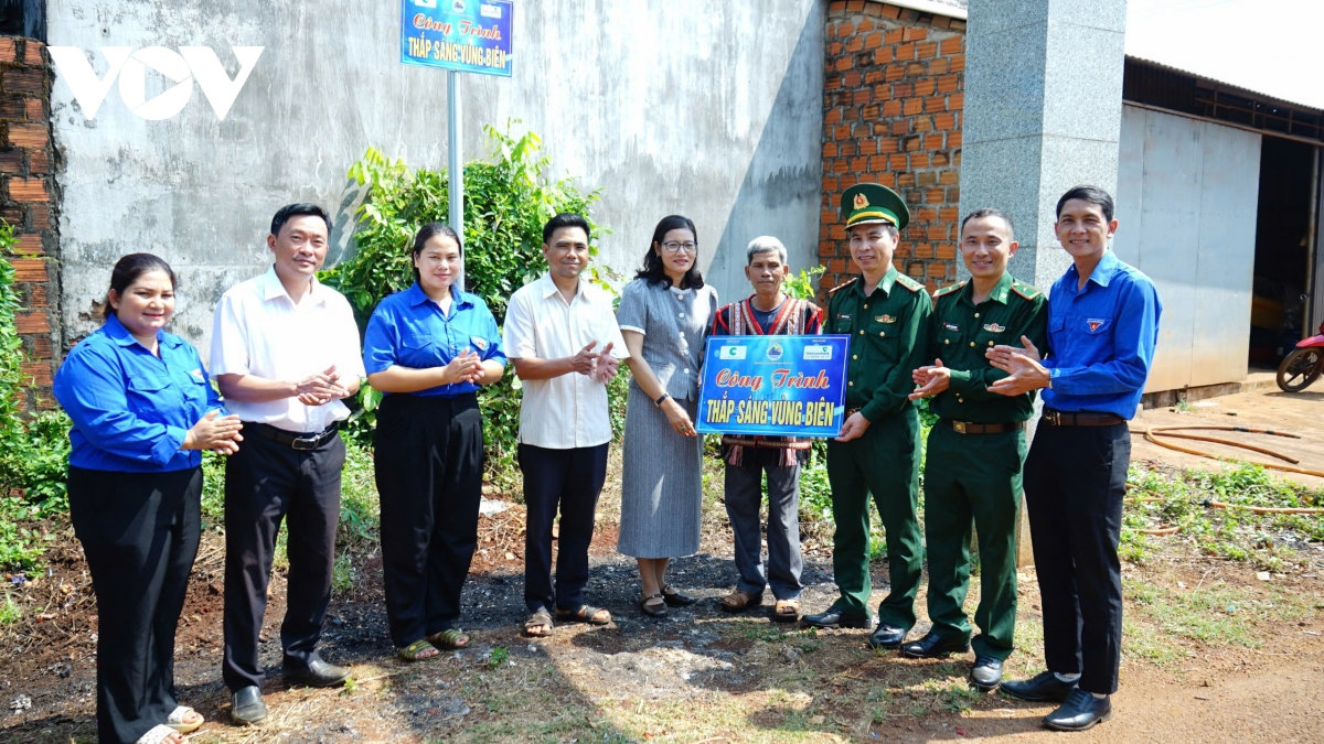 tháng ba biên giới lan tỏa lòng yêu nước với học sinh vùng biên gia lai hình ảnh 3 thang ba bien gioi lan toa long yeu nuoc voi hoc sinh vung bien gia lai hinh anh 3