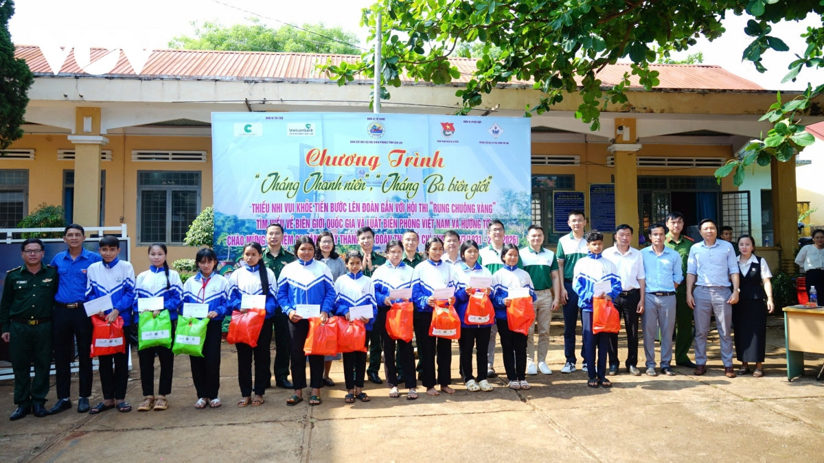 tháng ba biên giới lan tỏa lòng yêu nước với học sinh vùng biên gia lai hình ảnh 2 thang ba bien gioi lan toa long yeu nuoc voi hoc sinh vung bien gia lai hinh anh 2