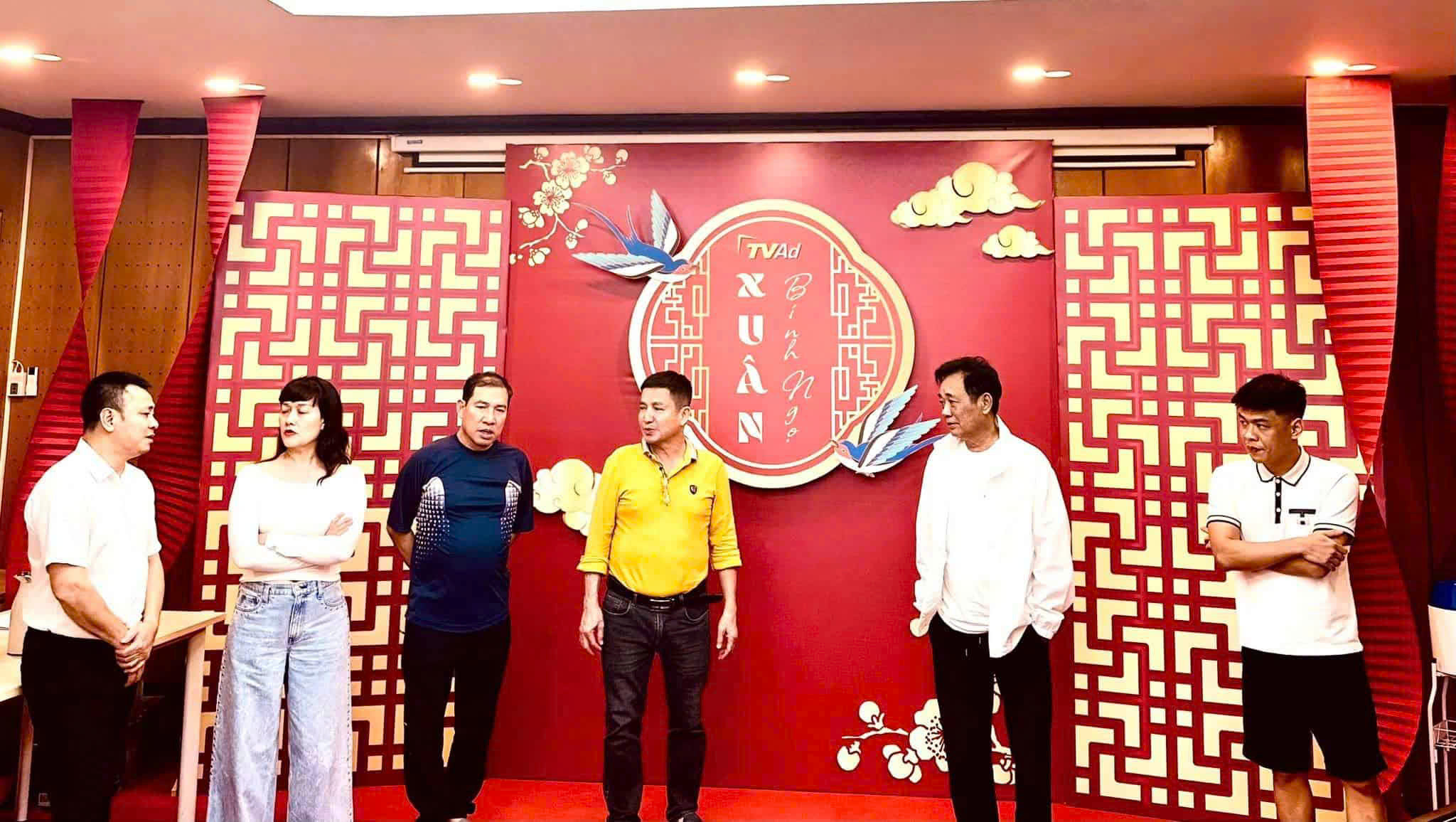 Dàn nghệ sỹ Táo quân tập luyện cho chương trình kỷ niệm 30 năm kênh VTV3 phát sóng.
