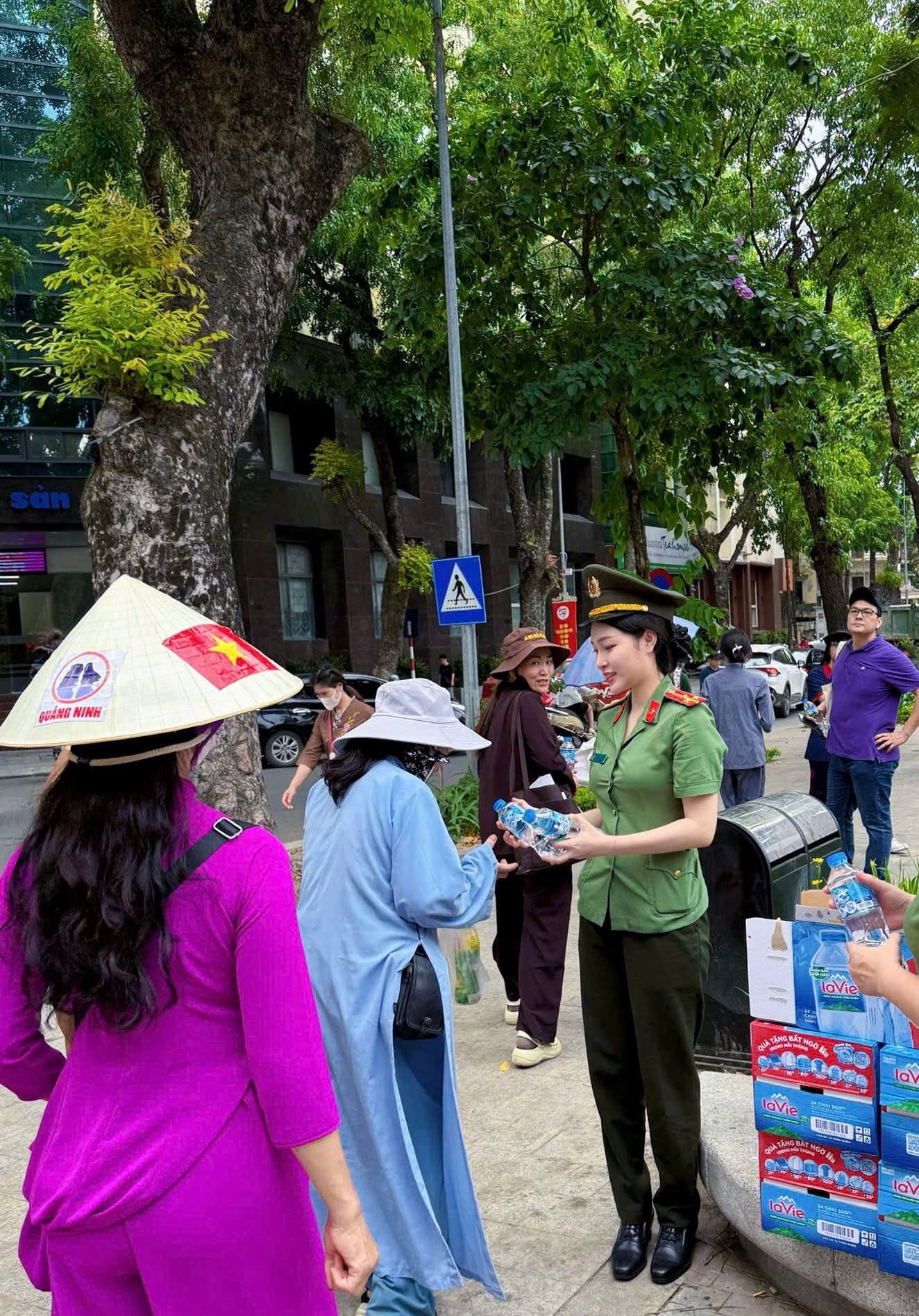 Trong danh sách 10 gương mặt trẻ xuất sắc, tiêu biểu năm 2025 của Công an Thủ đô, Thượng úy Cù Thị Châm Anh là nữ cán bộ duy nhất.