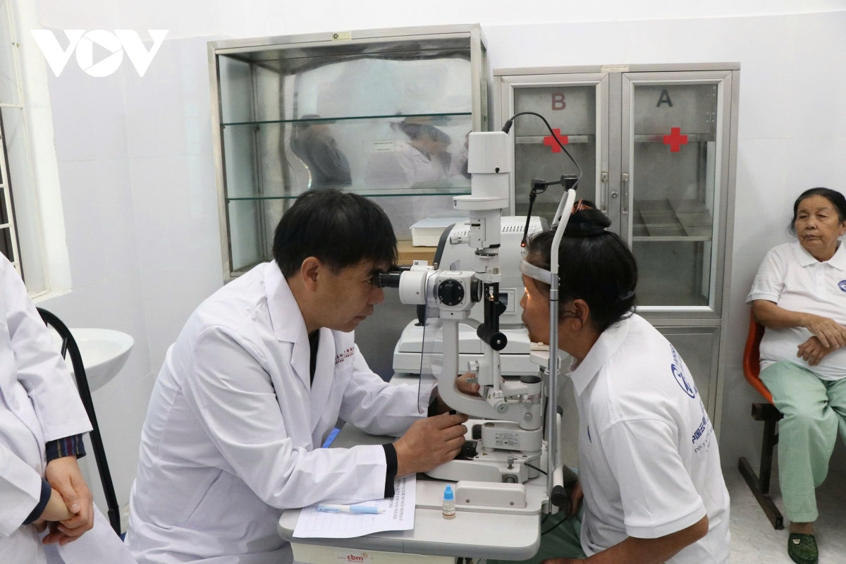 100 benh nhan ngheo o Dien bien se duoc phau thuat mat mien phi hinh anh 1