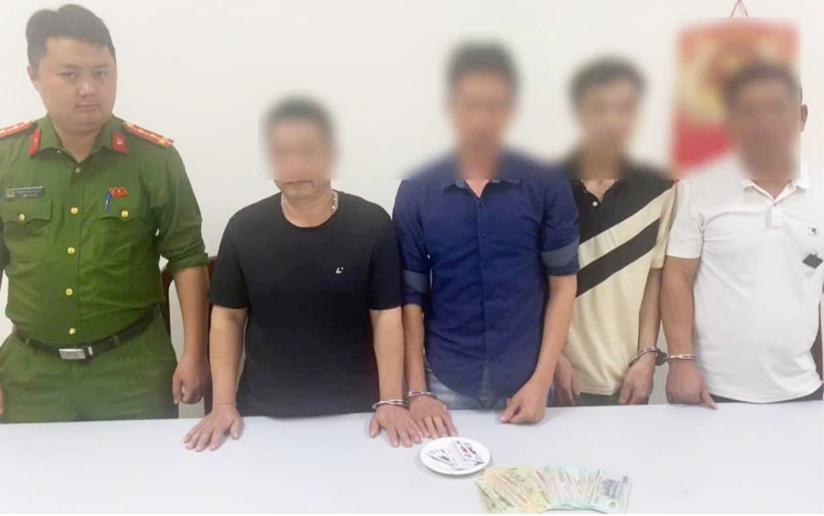 Đang chấp hành án treo vẫn tụ tập đánh bạc, 4 người bị bắt quả tang hình ảnh 1 Dang chap hanh an treo van tu tap danh bac, 4 nguoi bi bat qua tang hinh anh 1