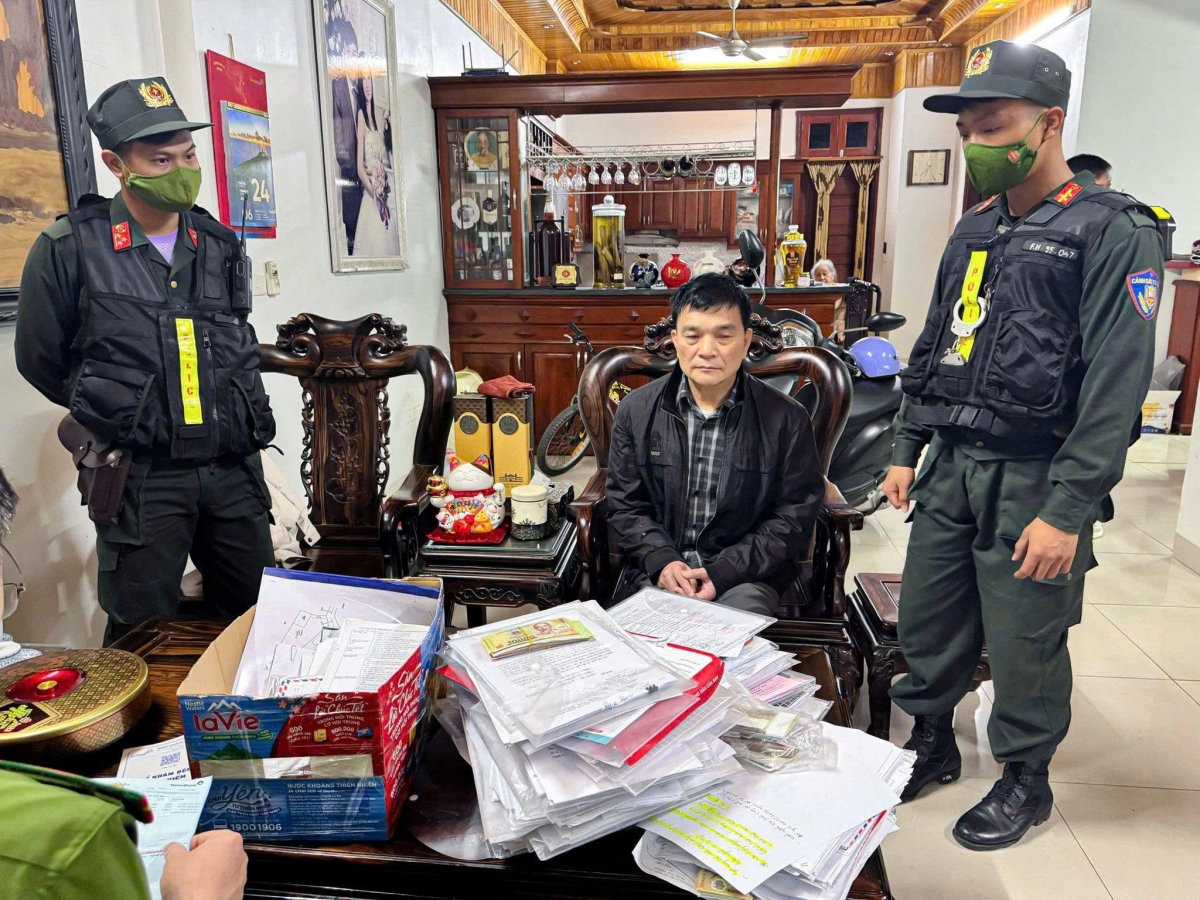 công an phú thọ bắt nhiều giám đốc công ty, triệu tập hàng chục đối tượng hình ảnh 6 cong an phu tho bat nhieu giam doc cong ty, trieu tap hang chuc doi tuong hinh anh 6