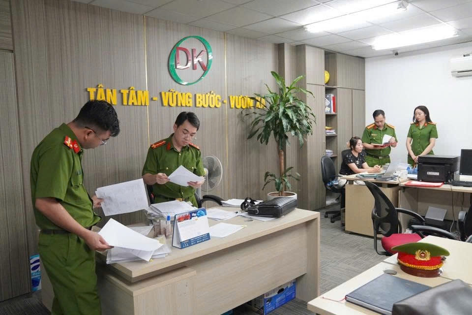 công an phú thọ bắt nhiều giám đốc công ty, triệu tập hàng chục đối tượng hình ảnh 2 cong an phu tho bat nhieu giam doc cong ty, trieu tap hang chuc doi tuong hinh anh 2