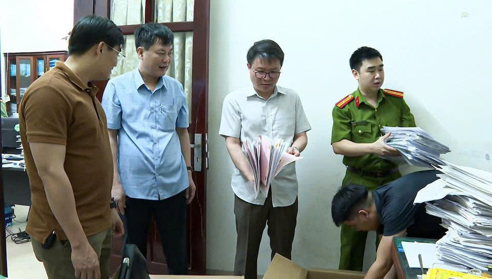 công an phú thọ bắt nhiều giám đốc công ty, triệu tập hàng chục đối tượng hình ảnh 7 cong an phu tho bat nhieu giam doc cong ty, trieu tap hang chuc doi tuong hinh anh 7