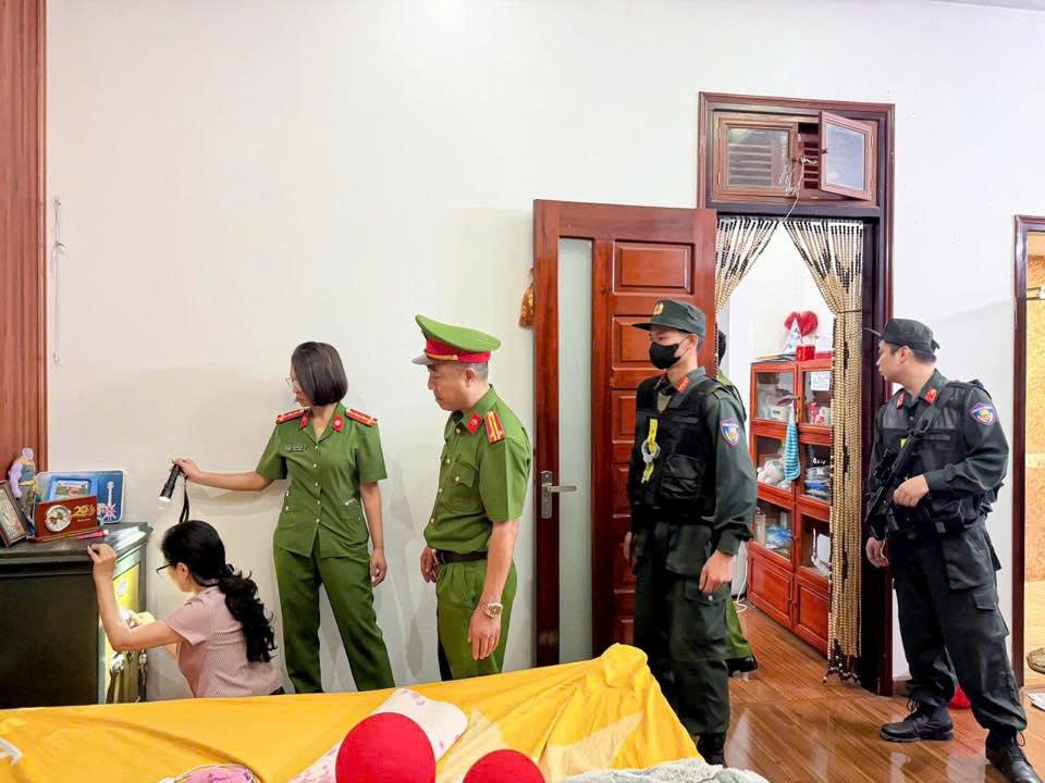 công an phú thọ bắt nhiều giám đốc công ty, triệu tập hàng chục đối tượng hình ảnh 4 cong an phu tho bat nhieu giam doc cong ty, trieu tap hang chuc doi tuong hinh anh 4