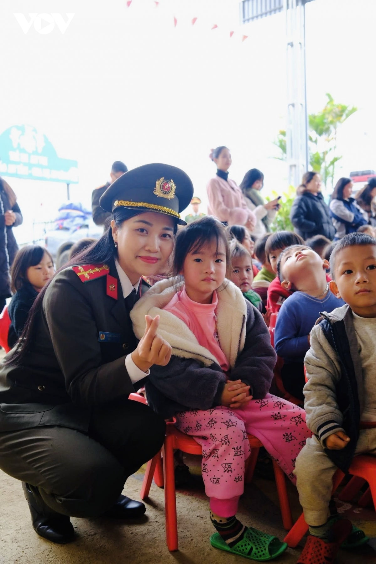 15 nam gan bo cong tac doan ngon lua nhiet huyet cua can bo cong an tieu bieu hinh anh 3