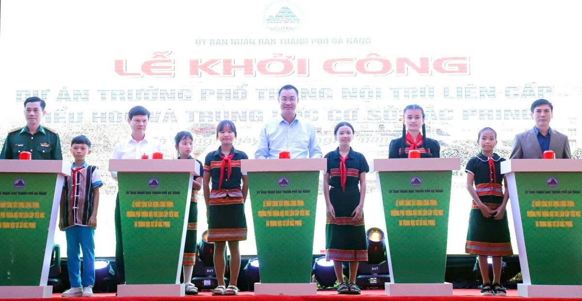 Da nang don luc day nhanh tien do thi cong 6 truong noi tru vung bien hinh anh 2