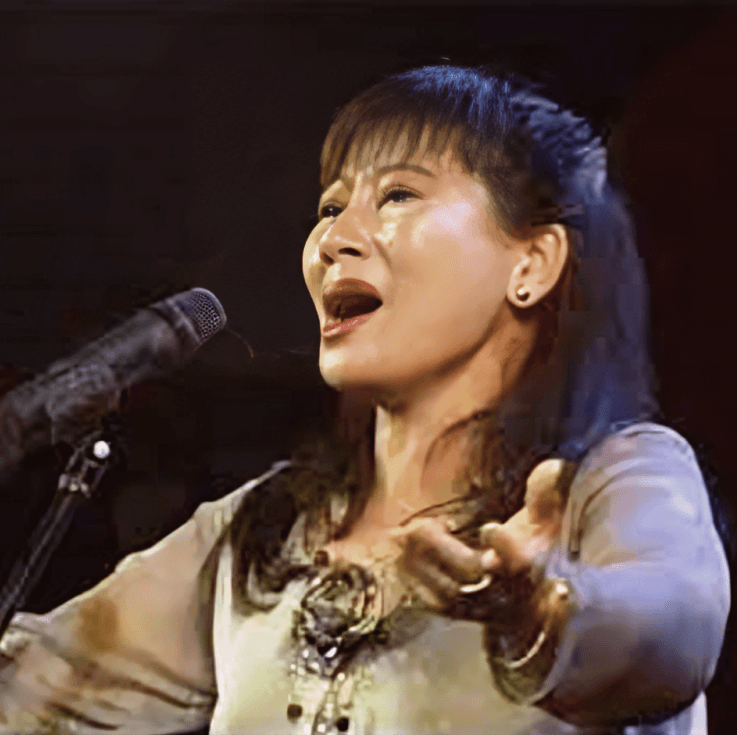 NSND Lê Dung (1951-2001) là một trong những giọng ca soprano (nữ cao) xuất sắc nhất lịch sử âm nhạc Việt Nam.