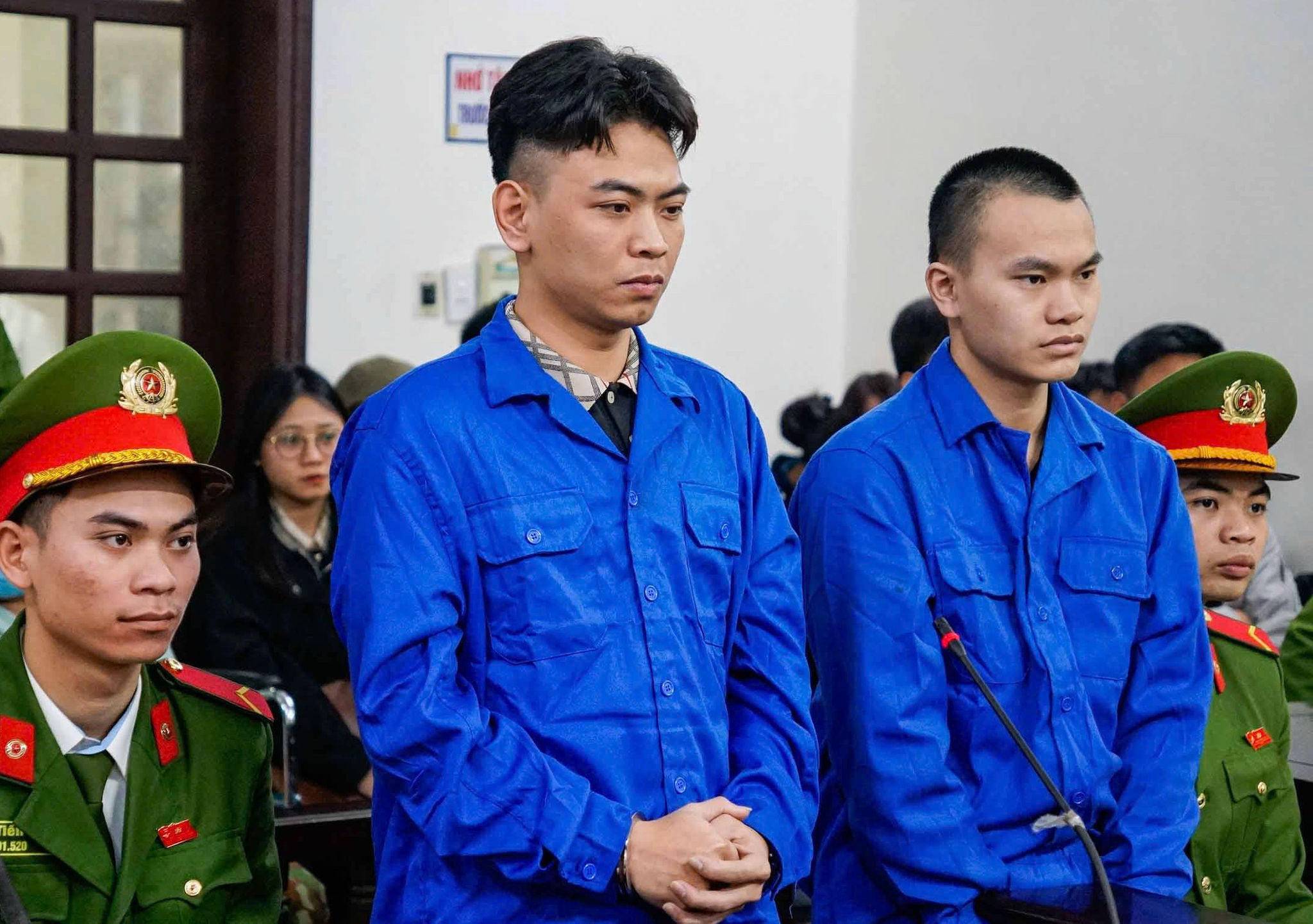 Bị cáo Nguyễn Văn Thiên và Nguyễn Long Vũ tại phiên toà sơ thẩm.