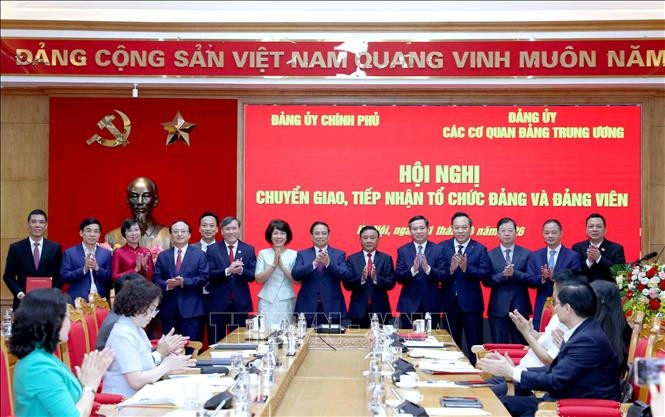 hoi nghi chuyen giao, tiep nhan to chuc dang va dang vien cua 5 dang bo hinh anh 5