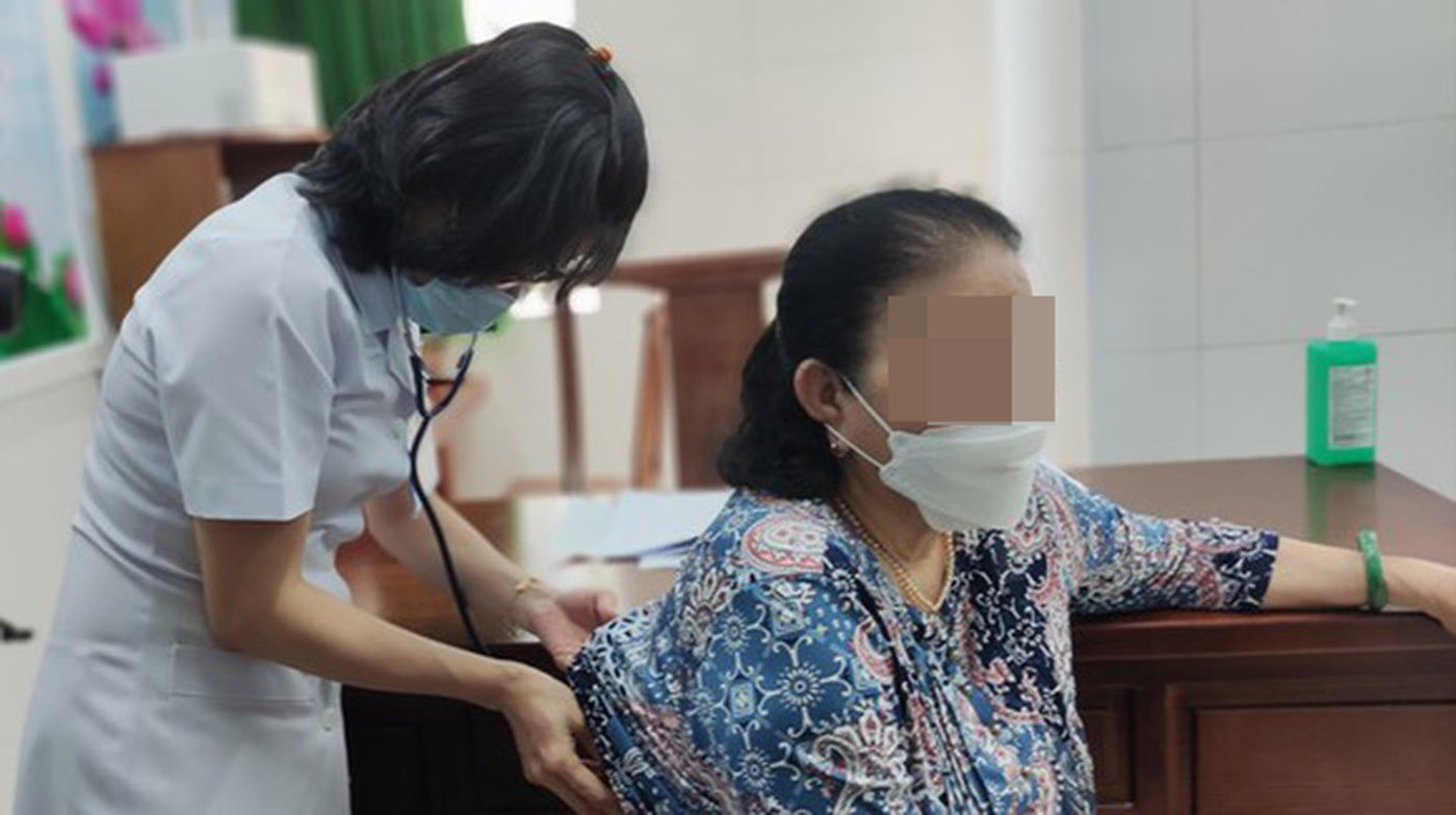 Mắc COVID-19 biến thể 've sầu' khi nào cần tới bệnh viện?