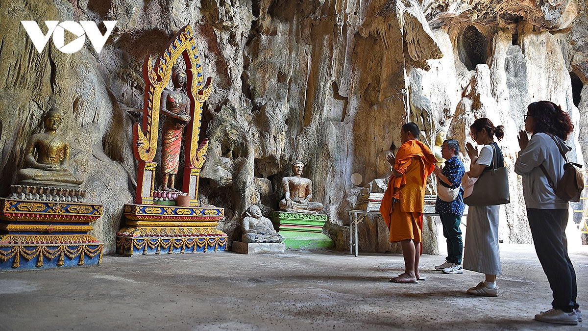 chiem nguong tuong phat khong lo tren nui o chua tham khao laem cua thai lan hinh anh 5