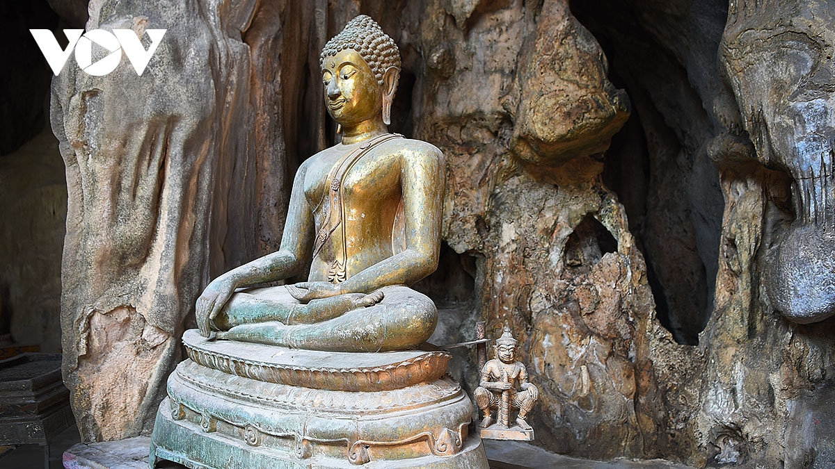 chiem nguong tuong phat khong lo tren nui o chua tham khao laem cua thai lan hinh anh 6