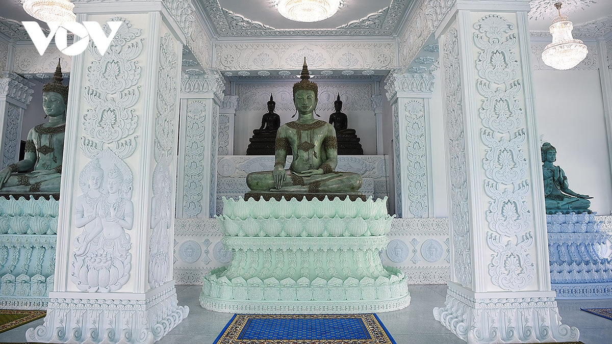 chiem nguong tuong phat khong lo tren nui o chua tham khao laem cua thai lan hinh anh 8