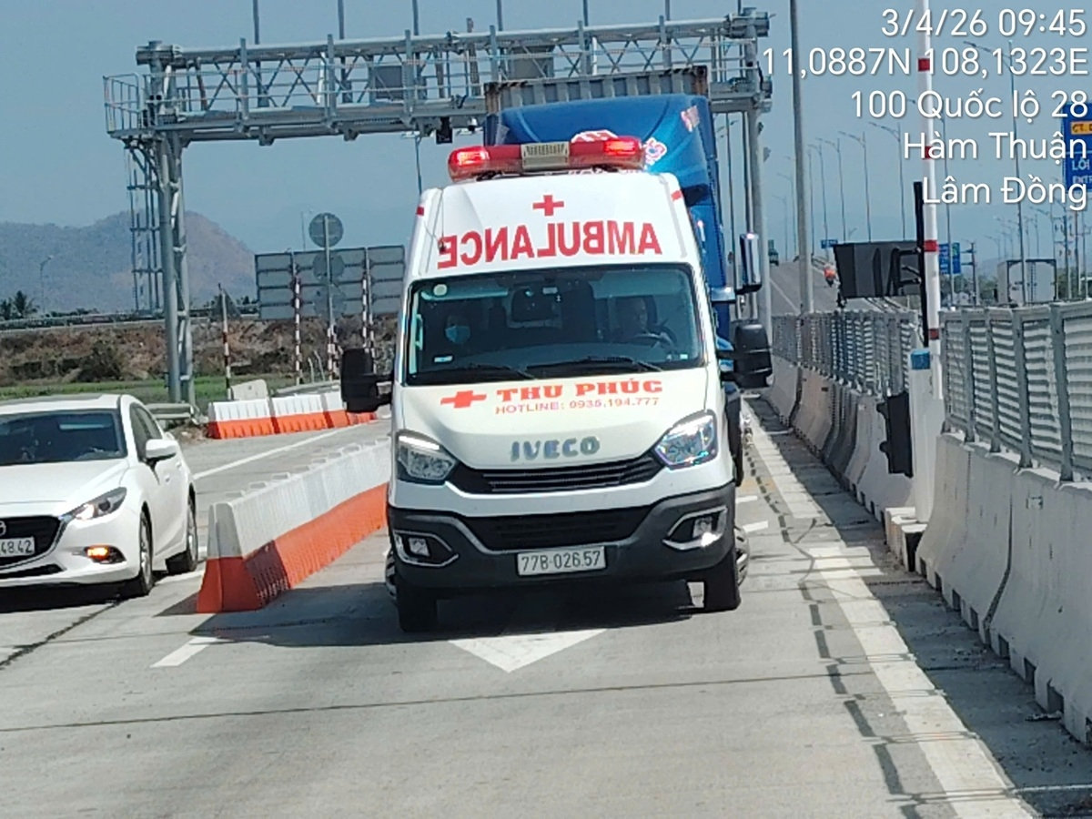 xử phạt xe cứu thương sử dụng tín hiệu ưu tiên trái phép hình ảnh 1 xu phat xe cuu thuong su dung tin hieu uu tien trai phep hinh anh 1