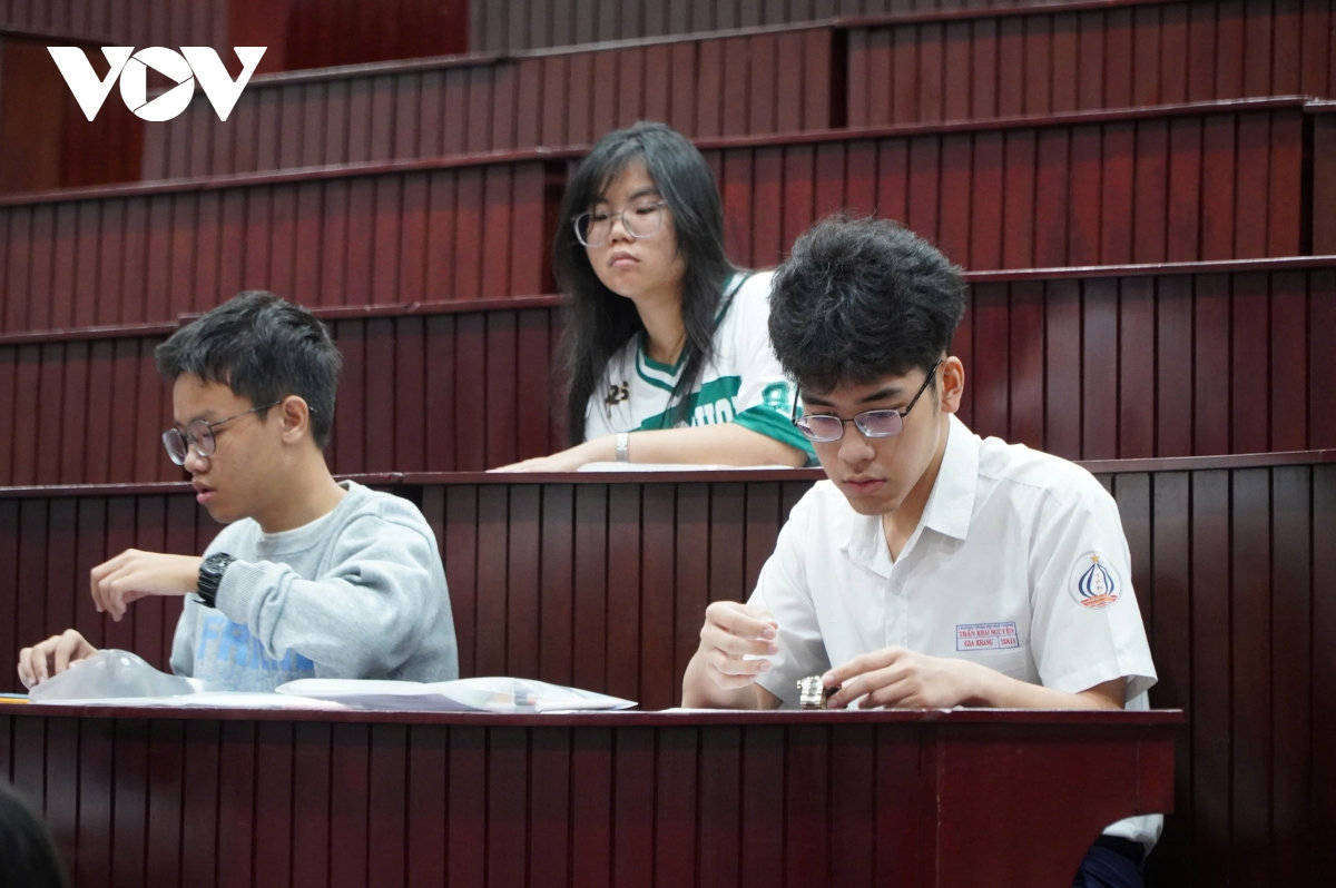 hơn 137.000 thí sinh tham gia kỳ thi đánh giá năng lực của Đại học quốc gia tp.hcm hình ảnh 3 hon 137.000 thi sinh tham gia ky thi danh gia nang luc cua Dai hoc quoc gia tp.hcm hinh anh 3