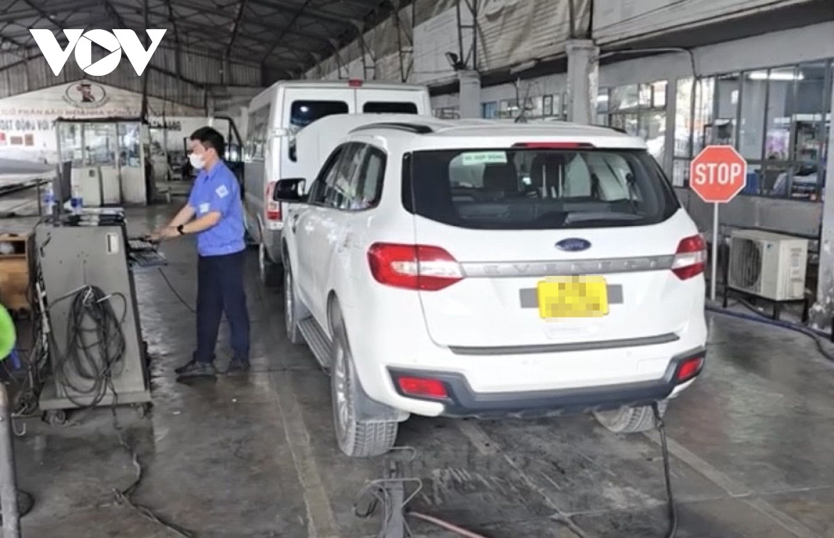 Đạp hết ga khi đăng kiểm bất đồng giữa hiệp hội vận tải và cơ quan đăng kiểm hình ảnh 1 Dap het ga khi dang kiem bat dong giua hiep hoi van tai va co quan dang kiem hinh anh 1